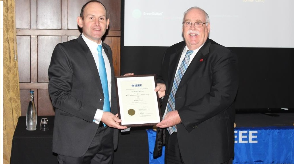 Donald Bailey presenting award to Murray Milner