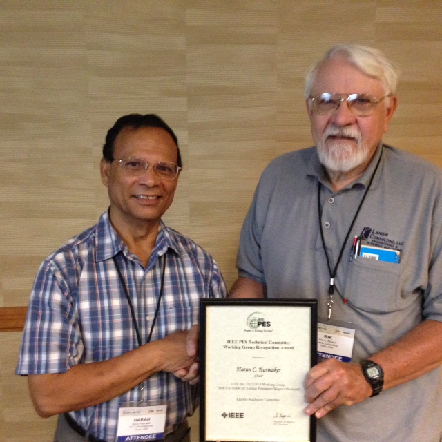 Haran Karmaker receiving 
the 2015 Prize Standard Award