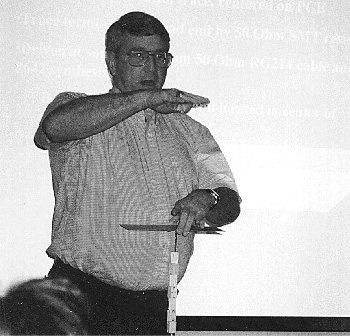 1chat.jpg (51792 bytes)