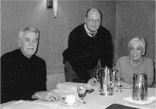 8chat.jpg (25853 bytes)