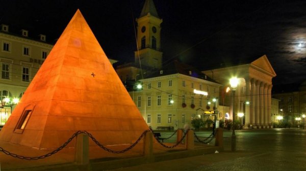 Pyramid at Market Square