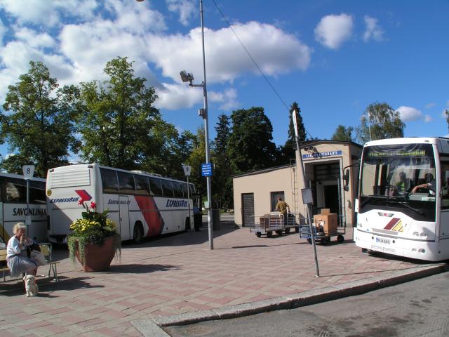 Expressbussi by Niko Lipsanen